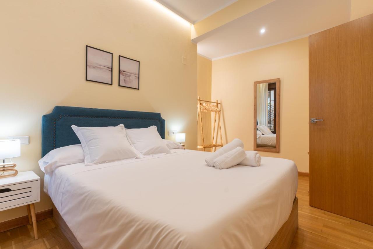 Apartamento Puerta De Cordoba- Exterior Con Balcones Luaran gambar
