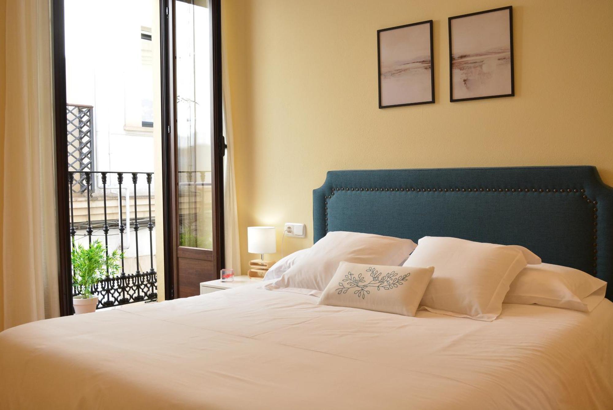 Apartamento Puerta De Cordoba- Exterior Con Balcones Luaran gambar
