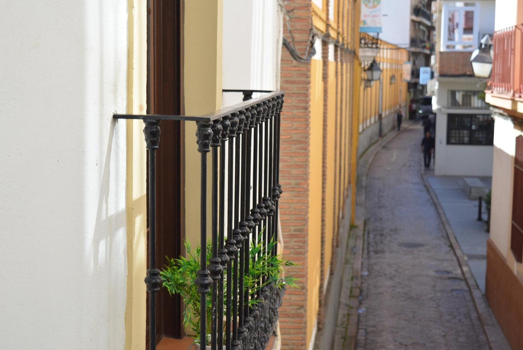 Apartamento Puerta De Cordoba- Exterior Con Balcones Luaran gambar